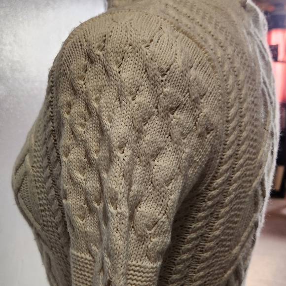 BCBG MAXAZRIA turtle neck white cable knit top - Picture 5 of 16